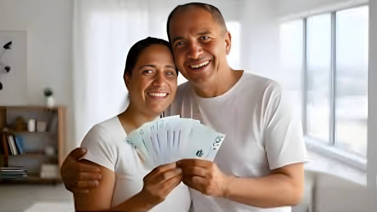 Ayuda Social 2026 — quién cobra $45,000, cómo inscribirse y fechas de acreditación